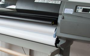 Unser Laserdrucker kann Formate von A6 bis A3 Überformat verarbeiten. Ihren Vorstellungen sind keine Grenzen gesetzt.