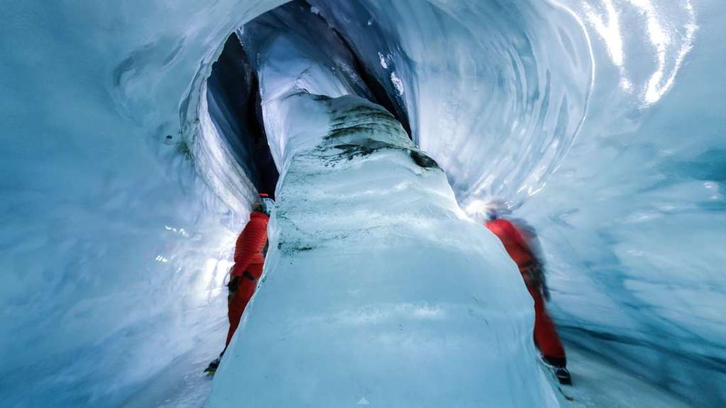Komplexität des subglazialen Abflusses Verzweigtes System von Wasser- Kanälen im und unter dem Gletscher Kanäle im Gletscher schliessen sich im Winter teilweise, wachsen im Sommer / während
