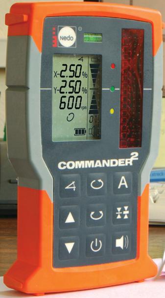 430 372 Kombimodul COMMANDER 2 y Robuster Laserempfänger mit integrierter Funkfernbedienung y Großes LC-Display auf Vorder- und Rückseite y Klartext-LCD-Anzeige mit Anzeige aller