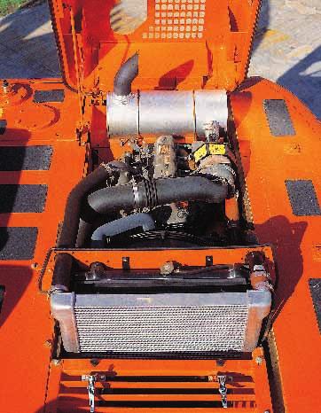 Neue Maßstäbe für Zuverlässigkeit Schadstoffarmer Motor: ISUZU TURBOMOTOR, LADELUFTGEKÜHLT (GEMÄß TIER 2 - CE 97/98) Ein Motor mit 125 Kw/170 PS, der nicht nur leistungsstark und