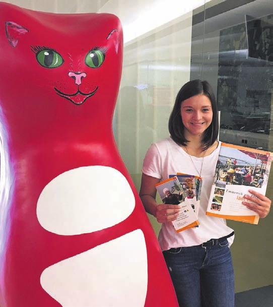 Foto: privat tadtmarketing Emmerich stellt sich für die Zukunft auf Kirstin Herr schließt ausbildung zur Kauffrau für tourismus Freizeit ab upermarkt www.hollandeinkauf.