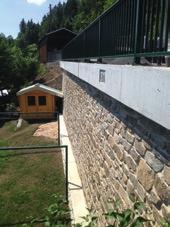 40 m beidseitig instandgesetzt Erneuerung Stützmauer RS-Blauer Stein 8 abgeschlossen Am 31.05.2018 konnte die seit dem 14.08.