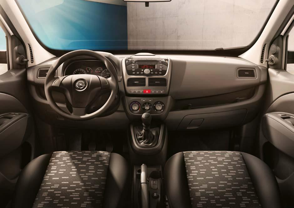BESTENS ORGANISIERT. Für effizientes Arbeiten sind gute Organisation und angenehme Arbeitsbedingungen wichtige Voraussetzungen. Willkommen im Cockpit des Opel Combo Kastenwagen.