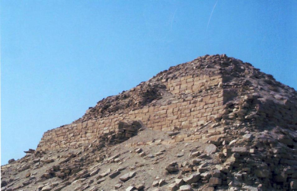 5.1.2.10 Die Pyramide des Neferirkare Abusir Höhe: ca. 73 m Länge der Basis: 200 E bzw. 179 E/105 m bzw.
