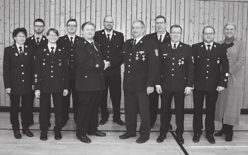 Aus Vereinen und Verbänden 14 Die Feuerwehr Steinberg wählte eine neue Führungs-Mannschaft.