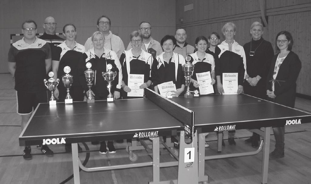 Aus Vereinen und Verbänden Tischtennis-Vereinsmeister beim TSV Steinberg wurden Markus Kittel und Christina Fröba (Erster und Dritte von links).