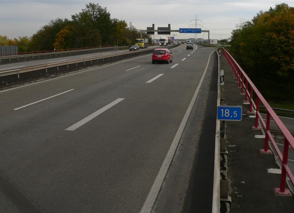 Autobahnkreuz Mainz-Süd Bestand Baujahr 1967 Gesamtbreite: 24 m (zw. Geländer) Länge: rund 67 m Brückenfläche: 1.
