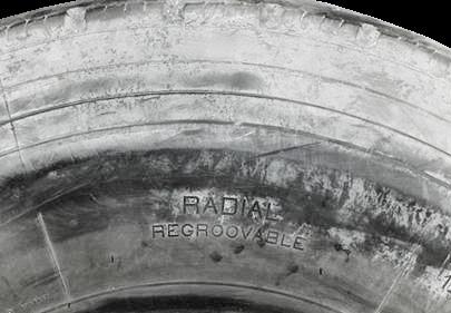 Fahrzeugs auf korrekten Reifenfülldruck regelmäßig prüfen Berührung von Zwillingsreifen Schleifspuren durch Berührung der Reifen im Bereich