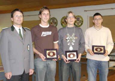 Vereinsmeisterschaft Luftgewehr 2004 Am 4. April fand unsere interne Vereinsmeisterschaft in der Disziplin Luftgewehr statt.