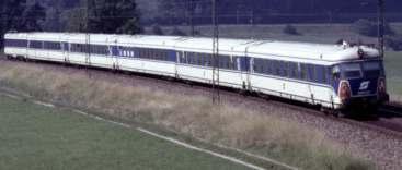 029 Ep III, 6-teiliger Zug elfenbein/blau, NEXT Schnittstelle in Lok und Steuerwagen,