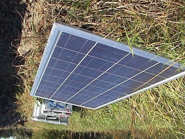 Kapitel 5: Videoüberwachung von Wiesenvogelgelege 152 Die von uns eingesetzten Funk-CCD-Kameras mit Bewegungsmelder (Stabo SolarCam) verfügten bereits über eine integrierte Solareinheit inklusive