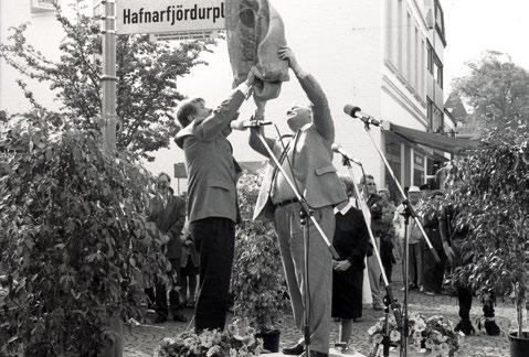 Oktober trafen dann Mitarbeiter der Elektrizitätsversorgung von Hafnarfjördur in Cuxhaven ein und die Kolleginnen und Kollegen von den Stadtwerken beantworteten alle Fragen. 1996 Am 18.