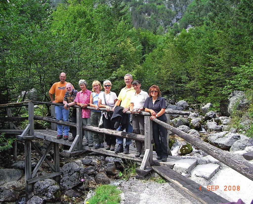 Dav_Mitteilungen_2009.qxp:DAV_Programm2008 04.09.2009 12:28 Uhr Seite 32 Touren Überquerung der Julischen Alpen Am 30.