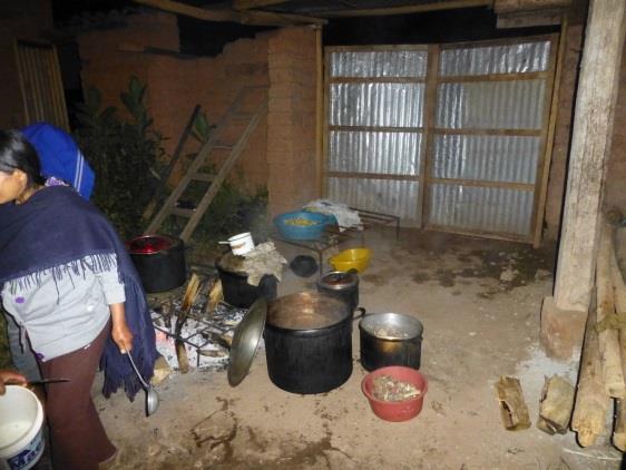 Chantal begleitet die dreimal die Woche Krankenbesuche macht in Colcamar, Cotcha und La Pampa (ebenfalls ein nahe liegendes Dorf, aber nur 45min zu Fuß).