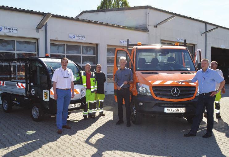 Zwei neue Fahrzeuge Bauhof setzt bei der Stadtreinigung Elektromobil ein Zwei neue Fahrzeuge konnte der Bauhof der Stadt dieser Tage in Dienst stellen, darunter ein Elektrofahrzeug, das insbesondere