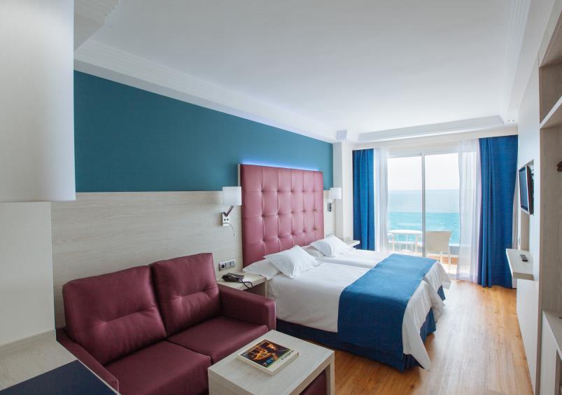 ZIMMER Das Hotel Playa Marina verfügt über 159 Zimmer, aufgeteilt