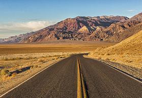 8. Tag: Las Vegas - Lone Pine 265 mi / 424 km Ihr verlasst Las Vegas auf der Route 160, fahrt auf den Highway 190, der Euch durch das berühmte Death Valley führen wird, eine einsame Strasse in der