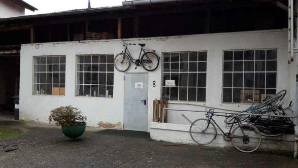 Fahrradwerkstatt Fahrradwerkstatt Bicycle workshop Adresse Poststr. 8 (im Hof) Address Poststr.