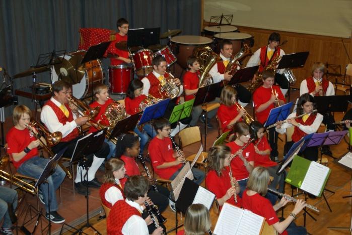 Samstag,28. Januar 2012 Passivkonzert Der Musikverein hat zum traditionellen Passivkonzert im Gemeindesaal eingeladen. Die zahlreichen musikbegeisterten wurden mit einem Apero empfangen.
