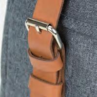 compartment with zipper on the front, spacious main compartment, zipper compartment