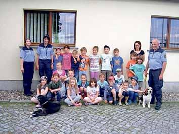 09.2016 mit Familie Jesske in Neuleuteritz, Albrechtshöhe 18 unter der Telefonnummer 4546180 in Verbindung setzen. Zum Abschluss durften wir die Hunde, die uns vorgestellt wurden, streicheln.