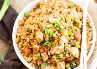 Hauptgerichte Pho Xao 2,5,6 Gebratene Reisbandnudeln mit feinem Gemüse, Sojasprossen und Ei. Verfeinert mit Erdnüssen, Röstzwiebeln und Koriander. Wählbar mit: 90. Tofu 6 7,90 91.
