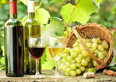 harmonisch) Bernkasteler Kurfürstlay 3,80 19,50 Riesling - Qualitätswein b.a. (fruchtig, lieblich) ROSEWEINE 0,2 L 0,75 L Cinsault Rosè (fruchtig, trocken) 3,80 19,50 Cuvée Prestige - Vin De Pays d