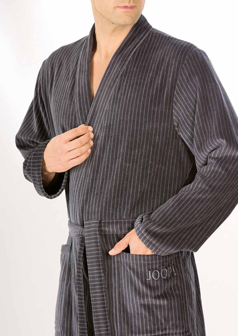 26 27 JOOP! Herren Kimono in edler Leichtvelours Qualität in der Farbe Graphit, elegantes Streifen Dessin, mit gesticktem JOOP! Logo. JOOP! HERREN BADEMÄNTEL ART. NR.