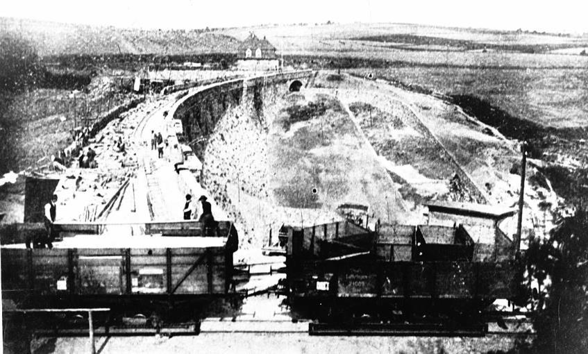 auf dem Anschlussgleis an der Sperrmauer (1913) Foto: Sammlung Thiel Bild