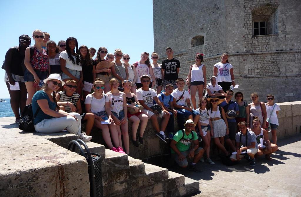 Datum: 30.07.2015. Dubrovnik Ujutro smo imali dorucak, i spakovali uzinu za put. U 10.15h smo krenuli autobusom za Dubrovnik.