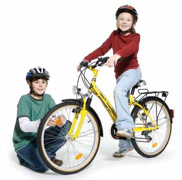 Bei der Vorbereitung auf die Freiwillige Radfahrprüfung lernen Kinder im Alter von 10 bis 12 Jahren, wie sie sich sicher auf der Straße bewegen und welche Rechte und Pflichten sie als Radfahrer haben.