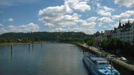 In Koblenz gelangte ich an und über die Mosel (Bilder oben und unten).