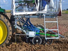 So kann der Parzellen-Traktor jederzeit für Arbeiten mit konventionellen 3-Punkt Anbaugeräten eingesetzt werden.