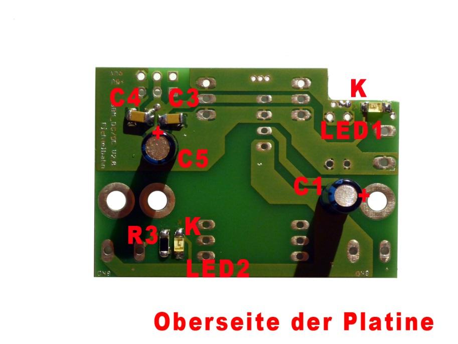 Beim C4 handelt es sich um den 10µF Kondensator, beim C3 ist es der 100nF. Der Vorwiderstand R3 findet seinen Platz neben der LED2.