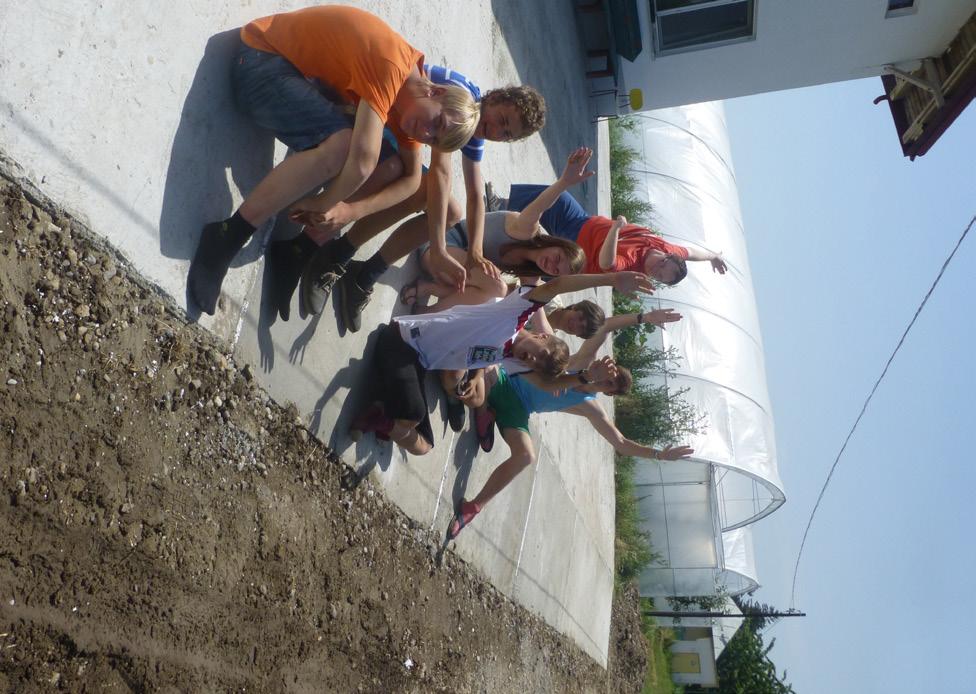 Im Rahmen des Vom-Leben-Lernen-Projekts der Freien Waldorfschule Dinslaken reiste die 9. Klasse Ende Mai nach Pantelimon, um vor Ort die Einrichtung Prietenia vier Wochen lang aktiv zu unterstützen.