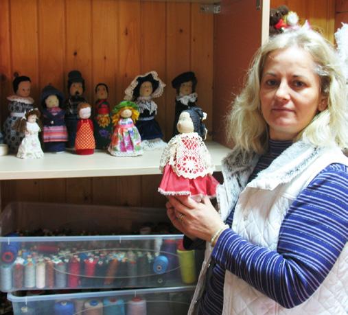 Mein Einstieg in die Arbeit der Sozialtherapie mit Hilfe der Ausbildungskurse Von Mirela Ciobana, sie führt die Puppenwerkstatt Vor 2 Jahren kam ich nach Pantelimon aus einem anderen Beruf ausserhalb