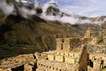 Wir lassen die Stadt aber zunächst hinter uns liegen, da wir wegen der besseren Höhenanpassung heute direkt weiter in das tiefer gelegene Heilige Tal der Inka fahren werden.