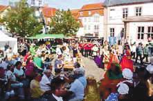 Organisationsteam seinen Gästen. Vom 9. bis 11. September 2016 feierten Tausende das 26. Fest der Heiligenstädter Möhrenkönige.