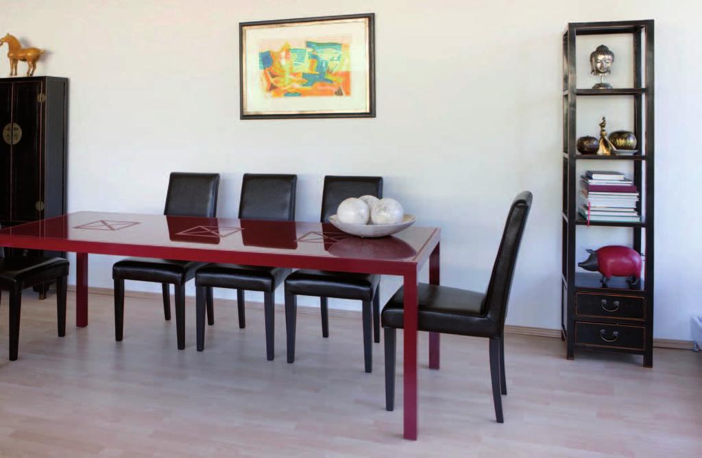 Quadro 50 table Special varnished finish in red and decorated