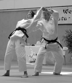 .. 16 Judo der Behinderten... 17 Qualifizierung... 18 Breitensport... 23 Versammlungen... 24 Wettkampfergebnisse... 24 Nordrhein-Westfälisches Dan-Kollegium: NRW-Judo-Kata-Meisterschaften in Köln.