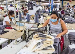 Faire Jobs für Näherinnen Faire Jobs für Näherinnen Adidas, Nike, Under Armour viele Sportartikelhersteller lassen ihre Waren in den Textilfabriken Nicaraguas produzieren.