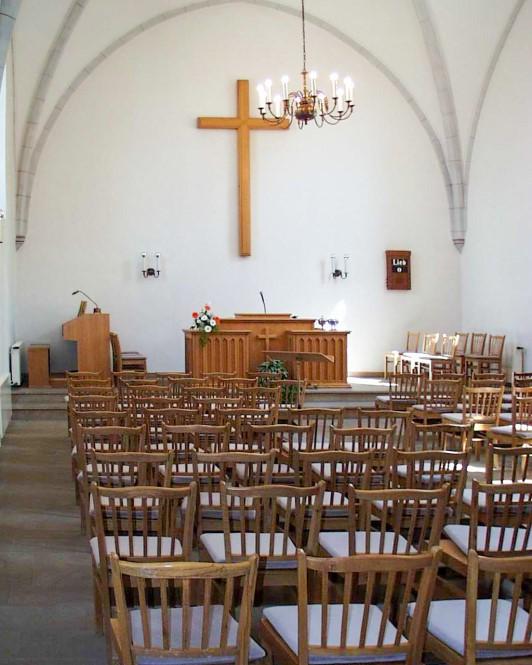 1990 die Wiedereinweihung des Gotteshauses durch Bezirksapostel Hermann Engelauf. Im Jahre 2000 feiert die Gemeinde mit einem großen Festprogramm ihr 50-Jähriges Bestehen an diesem Standort.