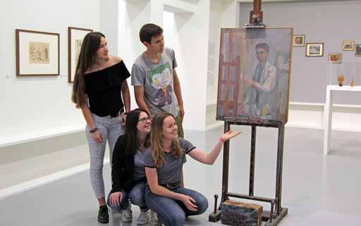 Abteilung Besucherkommunikation SchülerInnen führen SchülerInnen in der Ausstellung Mit dem Auge des Künstlers.