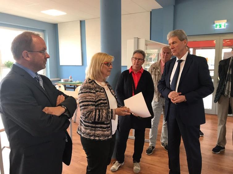 Unser Minister für Bildung, Jugend und Sport Helmut Holter besuchte Ende Juni auf meine Einladung hin die Thüringer Gemeinschaftsschule in Oldisleben.