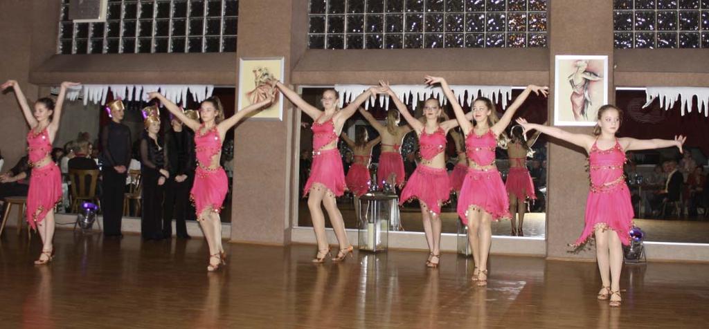 Im Rahmen der traditionellen Veranstaltung der TSC begrüßt das neue Jahr bietet der Tanzsportclub seinen aktiven Mitgliedern die Möglichkeit, ihre unterschiedlichen tänzerischen Stilrichtungen zu
