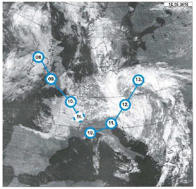 Previous Next First Last Back Go-To Full-Screen Quit August2002/3 Seite 5 Vb - Wetterlage (Trog Mitteleuropa TrM) feuchtwarme Luftmassen ffl aus dem Mittelmeerraum werden östlich um die Alpen
