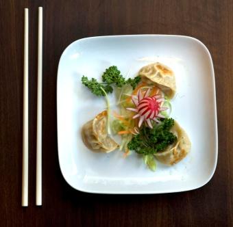 Vegetables D4 Guo Tie 1,6 锅贴 4,90 Maultaschen mit Schweinefleischfüllung Steamed and Pan-Fried