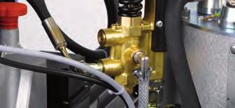 Ein Wasserpolster zwischen den Dichtsystemen der Plunger verhindert, dass angesaugte Luft an die Pumpendichtung gelangen kann.