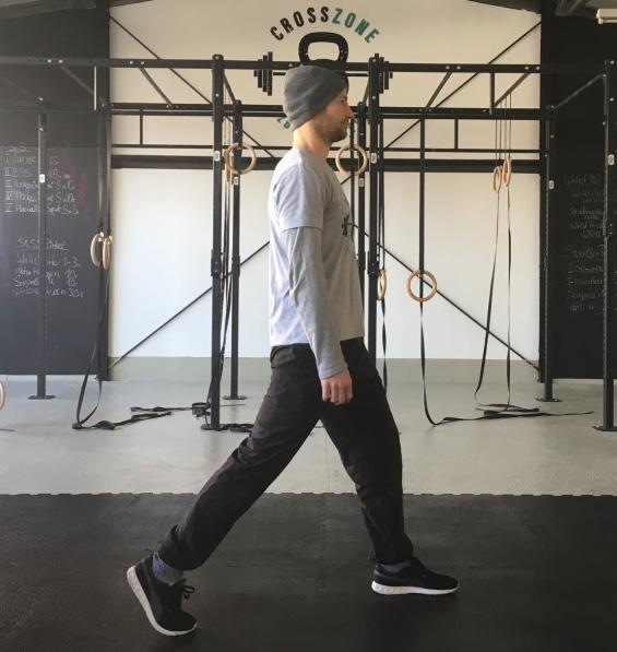 Singel-Leg-Strength Starte mit dem ersten Level (Lunge) und führ die Übung korrekt durch, wie auf der rechten Seite beschrieben.