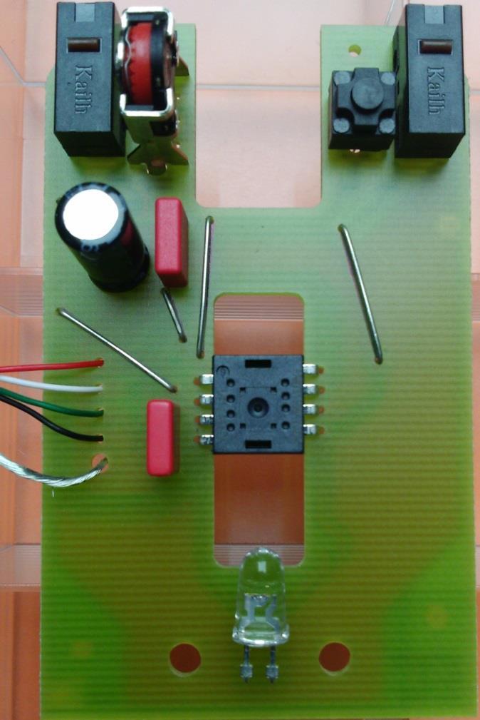 Den Sensor bestücken Der Sensor PAW3515DB Pin 1 Der Sensor wird diagonal verlötet um die Temperatur zu verteilen Um Schäden des Sensors durch elektrische Ladungen zu verhindern,
